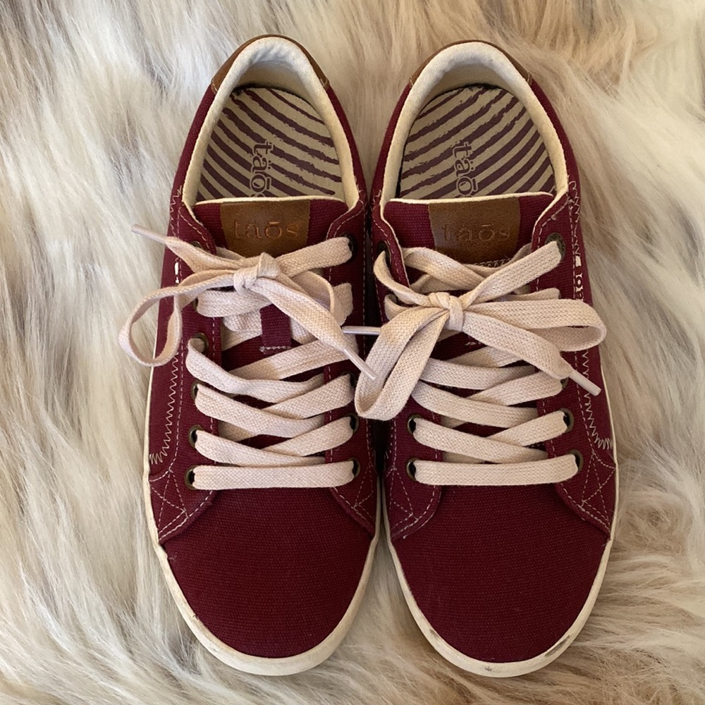 Taos Star Burst Canvas Lace-Up sneakers Women's 7.5